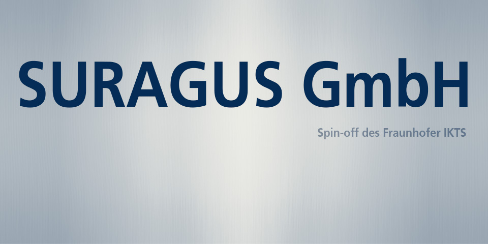 Schriftzug "SURAGUS GmbH", eine Ausgründung des Fraunhofer IKTS.