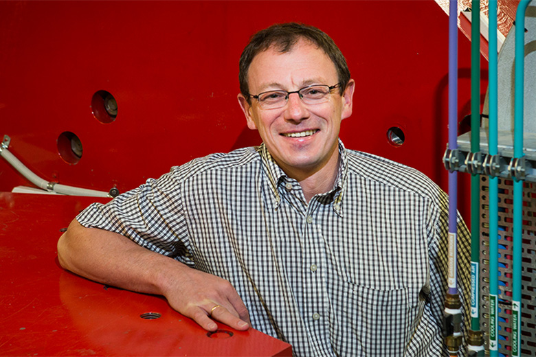 ©S. Hay / ANU: Prof. Anton Wallner, Leiter der HZDR-Abteilung Beschleuniger-Massenspektrometrie und Isotopenforschung, an der AMS-Anlage der Australian National University (ANU) in Canberra.