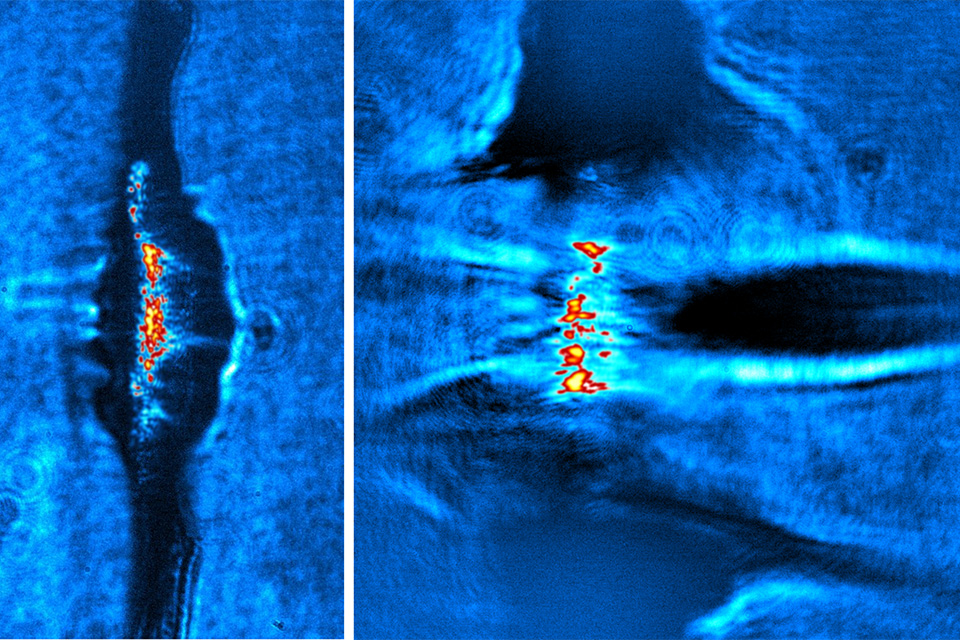 ©HZDR: Schnappschüsse vom Wasserstoffstrahl: Schattenbilder (blau) beim Auftreffen des hochintensiven Laserpulses auf den Faden aus Wasserstoff. Durch einen vorausgeschickten schwächeren Lichtpuls wurde der Wasserstoffstrahl gezielt in unterschiedliche Ausgangszustände versetzt.
